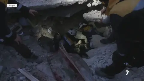 Rescate de Bomberos Unidos Sin Fronteras en Turqu&iacute;a
