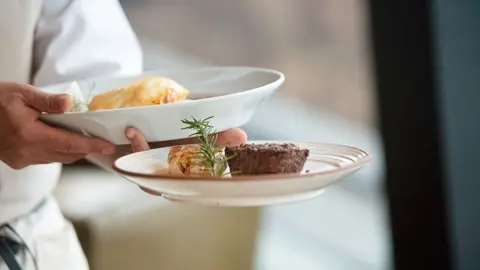 La gastronom&iacute;a regional, elemento clave en la elevada satisfacci&oacute;n de los turistas de Valencia y Barcelona