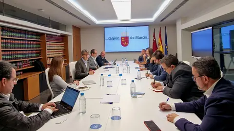 El consejero de Econom&iacute;a, Hacienda, Fondos Europeos y Administraci&oacute;n Digital, Luis Alberto Mar&iacute;n, en un momento del encuentro con empresas tecnol&oacute;gicas e innovadoras (Foto: CARM)