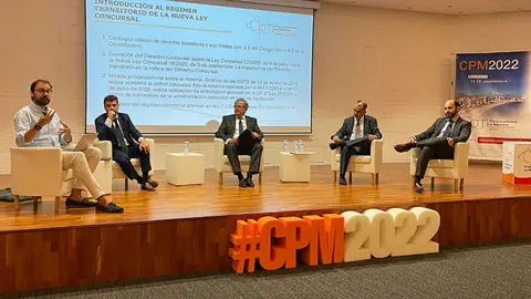 Congreso del a&ntilde;o 2022, con Ram&oacute;n Madrid, presidente del Colegio de Economistas de Murcia en el centro de la imagen