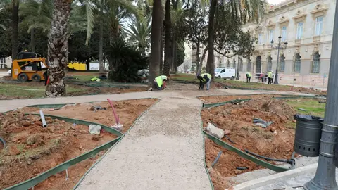 Obras en la plaza H&eacute;roes de Cavite
