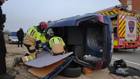 Veh&iacute;culo accidentado en la RM-402 a la altura de Abar&aacute;n (foto: CEIS)