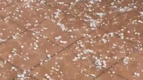 Imagen de la granizada que ha ca&iacute;do en el Noroeste durante la tarde de este martes (foto: La 7)