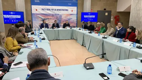 El consejero de Fomento e Infraestructuras, Jos&eacute; Ram&oacute;n D&iacute;ez de Revenga, durante la reuni&oacute;n del Comit&eacute; t&eacute;cnico del Pacto Social por las Infraestructuras de la Regi&oacute;n de Murcia (Foto: CARM)
