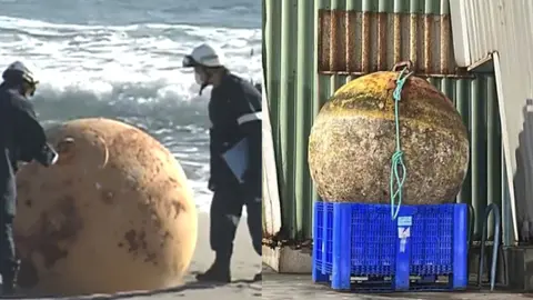 Imagen de la bola gigante que ha aparecido en Jap&oacute;n (Izq.) y la de Mazarr&oacute;n (Drcha.) (foto: La 7)