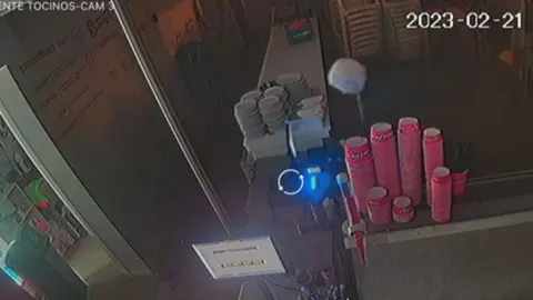 Imagen de uno de los asaltos a comercios que se han producido en Puente Tocinos (foto: La 7)