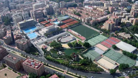 Vista a&eacute;rea del polideportivo Jos&eacute; Barn&eacute;s (Foto: Ayto. Murcia)