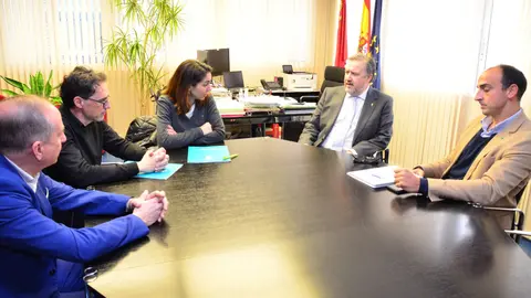 El director general de Atenci&oacute;n a la Diversidad, Innovaci&oacute;n y Formaci&oacute;n Profesional, Juan Garc&iacute;a Iborra, se reuni&oacute; con la presidenta del Colegio, Paula Pay&aacute;, para impulsar las pr&aacute;cticas de alumnos de FP en las farmacias de la Regi&oacute;n.