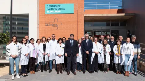 El presidente de la Comunidad, Fernando L&oacute;pez Miras, durante su visita al centro de salud mental para la infancia y la adolescencia de El Palmar, donde ha detallado las acciones llevadas a cabo para impulsar la sanidad p&uacute;blica regional