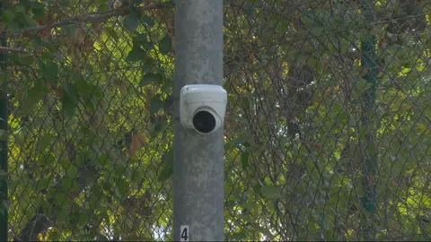 C&aacute;mara de vigilancia instalada en una de las pedan&iacute;as de Murcia (foto: La 7)