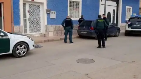 Una de las redadas organizadas por la Guardia Civil para encontrar a una de las bandas de ladrones m&aacute;s activa en la Regi&oacute;n de Murcia (foto: La 7)