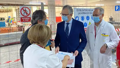 El consejero de Salud, Juan Jos&eacute; Pedre&ntilde;o, visit&oacute; las obras de la segunda fase de ampliaci&oacute;n de Urgencias del hospital Rafael M&eacute;ndez (foto: La 7)