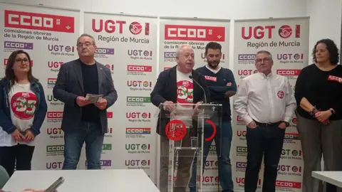 Miembros de CC OO y UGT anuncian el acuerdo con la CARM para reducir la jornada laboral a 35 horas semanales (foto: La 7)