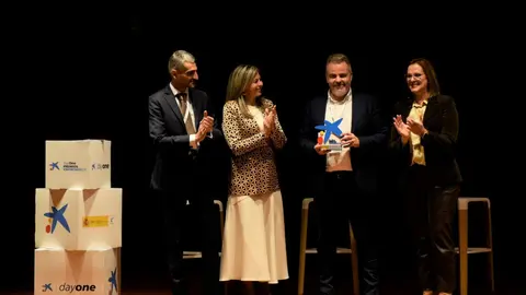 De izq. a der., Juan Manuel Garrido (Enisa), Olga Garc&iacute;a (Caixabank), Rafa Valverde (Inbentus) e Isabel Franco (vicepresidenta regional)