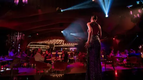 Comedia, m&uacute;sica y un baile de m&aacute;scaras para celebrar el tercer aniversario de Odiseo