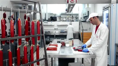 Trabajador de la empresa de piment&oacute;n molinense Doscadesa