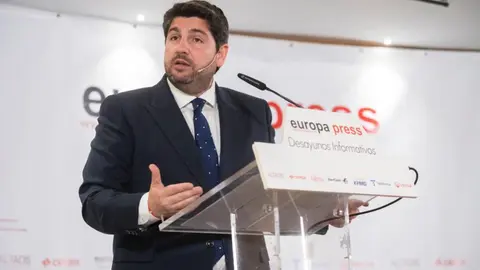 L&oacute;pez Miras, durante el desayuno
