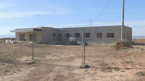 Construcci&oacute;n paralizada del centro de extranjeros de la pedan&iacute;a murciana de Purias (foto: La 7)