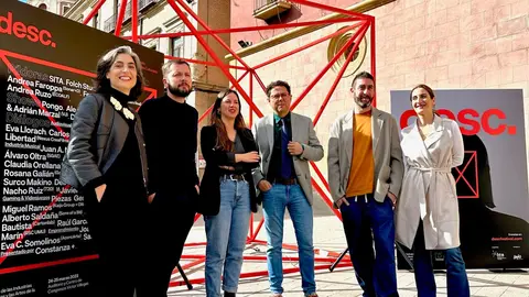 El director general del ICA, Manuel Cebri&aacute;n, junto al equipo de Programaci&oacute;n del Festival Desc.