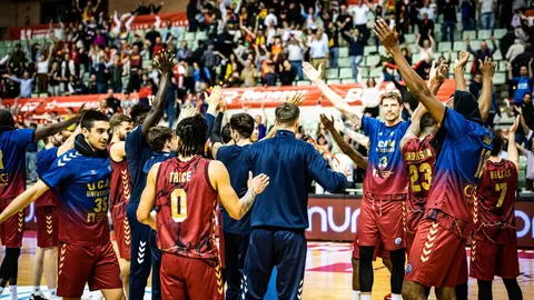 Los jugadores del UCAM celebran la victoria ante el M&oacute;naco (Foto: Imquality)