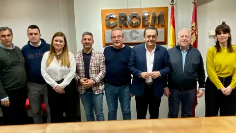 Patronales y sindicatos tras firmar el convenio de la hosteler&iacute;a en la Regi&oacute;n de Murcia (foto: CROEM/CC OO)