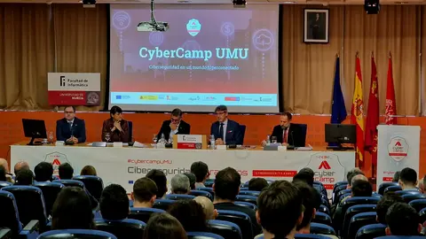 Un momento de la intervenci&oacute;n del consejero de Econom&iacute;a, Hacienda, Fondos Europeos y Administraci&oacute;n Digital, Luis Alberto Mar&iacute;n, durante la presentaci&oacute;n del proyecto de ciberseguridad CyberCamp UMU (foto: CARM)