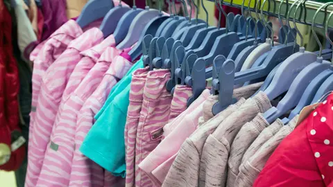 Con estos cambios de temperatura... &iquest;Sabe usted qu&eacute; ponerse? &iquest;Qu&eacute; ropa se est&aacute; vendiendo m&aacute;s?