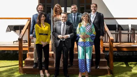 De izq. a der. y de arriba a abajo: Ram&oacute;n Avil&eacute;s, Celia Ferrero, Miguel L&oacute;pez Abad, Fernando Cueto; Miriam Fuertes, Jos&eacute; Mar&iacute;a Albarrac&iacute;n y Olga Garc&iacute;a