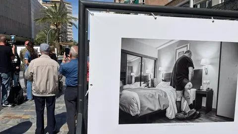 El Ayuntamiento de Murcia expone en la Avenida de la Libertad 'Resiliencia: Talidomida, caso abierto', un trabajo de la fot&oacute;grafa Ana Bernal (foto: Ayuntamiento de Murcia)