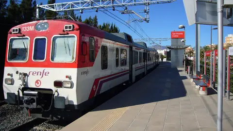Apeadero de San Vicente Centro en la l&iacute;nea C-3 del Cercan&iacute;as Murcia-Alicante (foto: EP)