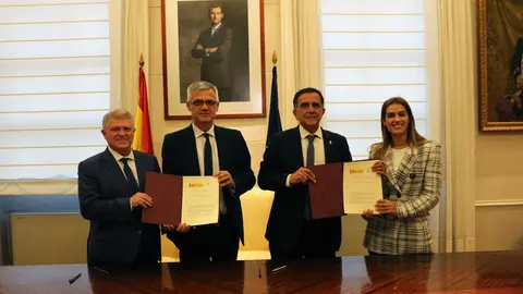 De izq. a der., Pepe V&eacute;lez, David Lucas, Jos&eacute; Antonio Serrano y Carmen Fructuoso, concejala de transportes de Murcia