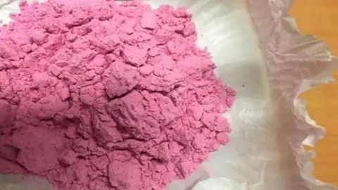 Coca&iacute;na rosa o tusi