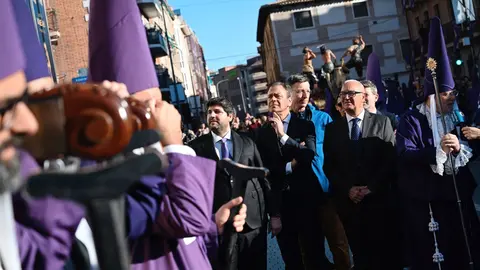 L&oacute;pez Miras y Marcos Ortu&ntilde;o, en la salida de la Cofrad&iacute;a de Jes&uacute;s