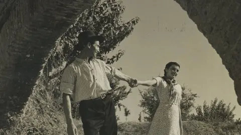 Fotograma de la pel&iacute;cula 'En los jardines de Murcia', de 1936, una de las cintas incluidas en el ciclo dedicado al folclore de la Regi&oacute;n de Murcia