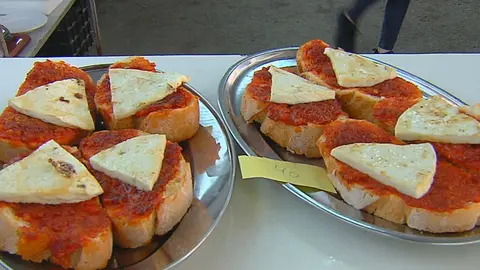 Platos t&iacute;picos murcianos en una barraca durante las Fiestas de Primavera (foto: La 7)