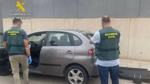 Tres detenidos por robar veh&iacute;culos con armas de fuego y usarlos para alunizajes en Alicante y Murcia