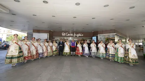 Recepci&oacute;n en El Corte Ingl&eacute;s a la Reina de la Huerta y su corte