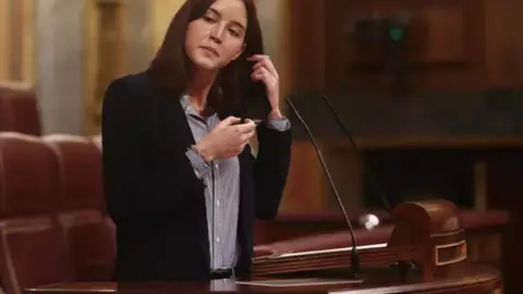 La diputada del PSOE, Andrea Fern&aacute;ndez interviene durante una sesi&oacute;n plenaria en el Congreso de los Diputados (foto: Europa Press)