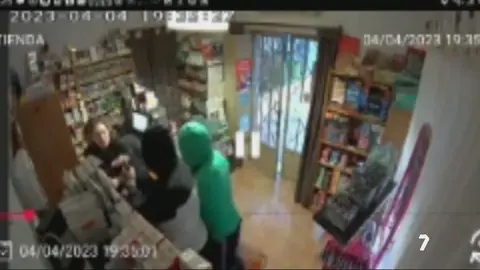 Im&aacute;genes del robo en un estanco de Lorca (foto: La 7)