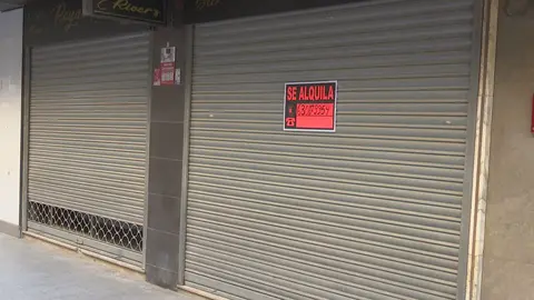 Uno de los locales que ha tenido que cerrar en Lorca (foto: La 7)