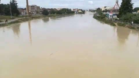 Imagen de la crecida del r&iacute;o Segura en Murcia tras unas lluvias torrenciales