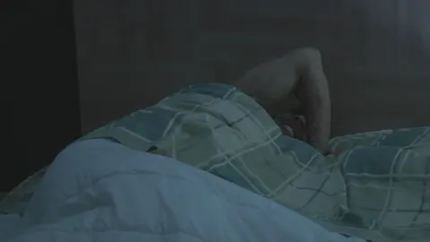 Dificultad para dormir en las noches de calor (foto: La 7)