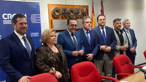 De izq. a der., Juan J&oacute;dar (Ceclor), Ana Correa (COEC), Jos&eacute; Mar&iacute;a Albarrac&iacute;n (CROEM), Pepe Rosique (secretario general CROEM), Pepe Hern&aacute;ndez (presidente de Frecom), Jes&uacute;s Jim&eacute;nez (HoyT&uacute;) y Pedro Diaz (FROET)