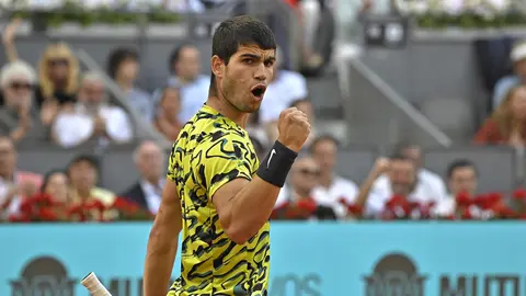Carlos Alcaraz durante la final del Mutua Madrid Open que juega contra Jan-Lennard Struff en la Caja M&aacute;gica, a 7 de mayo de 2023, en Madrid (foto: Europa Press)