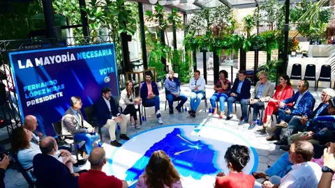Encuentro de L&oacute;pez Miras con gestores del sector tur&iacute;stico