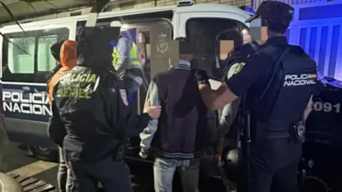 Polic&iacute;a Nacional y Polic&iacute;a Local Beniel detienen a 22 personas en un operativo conjunto