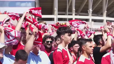 La afici&oacute;n del Real Murcia anima en masa el equipo antes del encuentro ante el Castell&oacute;n (foto: La 7)