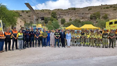 El consejero de Medio Ambiente, Mar Menor, Universidades e Investigaci&oacute;n, Juan Mar&iacute;a V&aacute;zquez, junto a parte de los medios y personal puesto a disposici&oacute;n con motivo del adelanto de la &eacute;poca de peligro alto del Plan Infomur (foto: CARM)