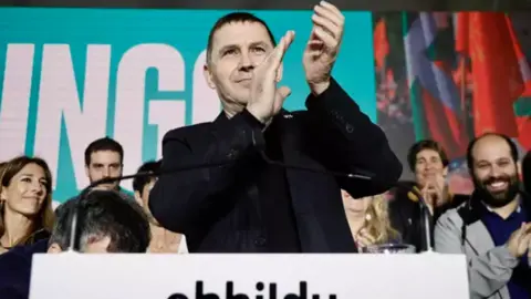 Imagen de archivo de Arnaldo Otegi, coordinador de Bildu, protagonizando un mitin en Arrasate (Foto: EP)