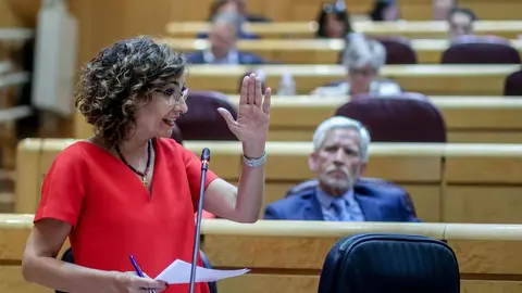 La ministra de Hacienda y Funci&oacute;n P&uacute;blica, Mar&iacute;a Jes&uacute;s Montero, interviene durante una sesi&oacute;n de control al Gobierno en el Senado, a 9 de mayo de 2023, en Madrid (Espa&ntilde;a). (Foto: Ricardo Rubio - Europa Press)